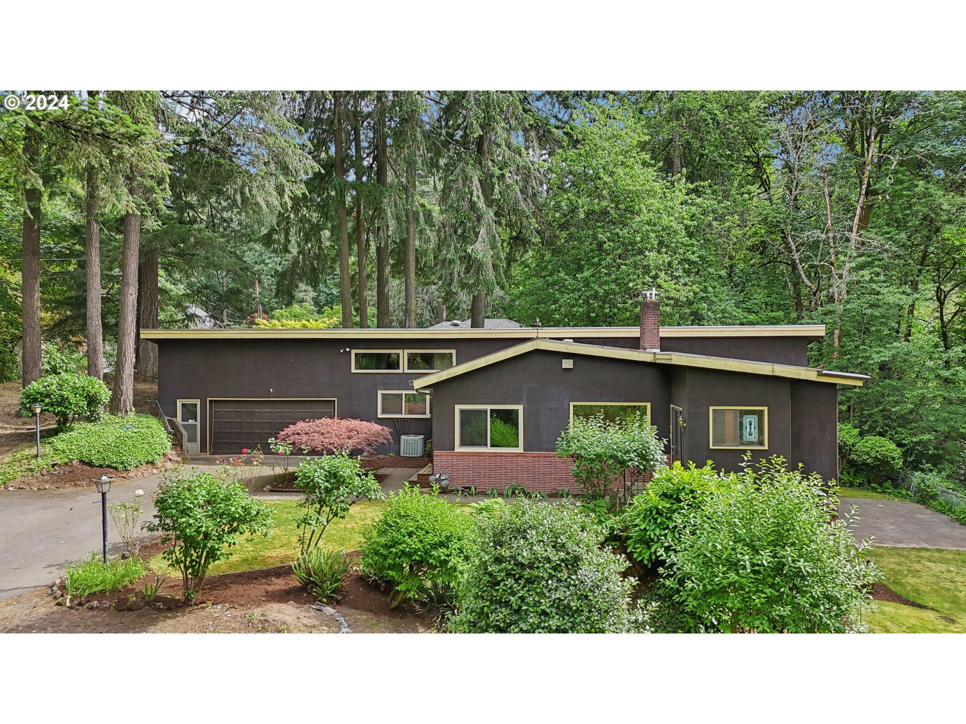 4404 Southwest Primrose Street Portland, OR 97219 - Photo 1 of 35 Gallery Image 1