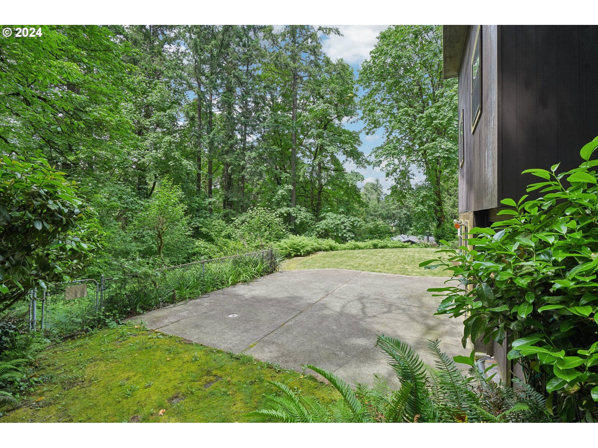 4404 Southwest Primrose Street Portland, OR 97219 - Photo 29 of 35 Gallery Image 29