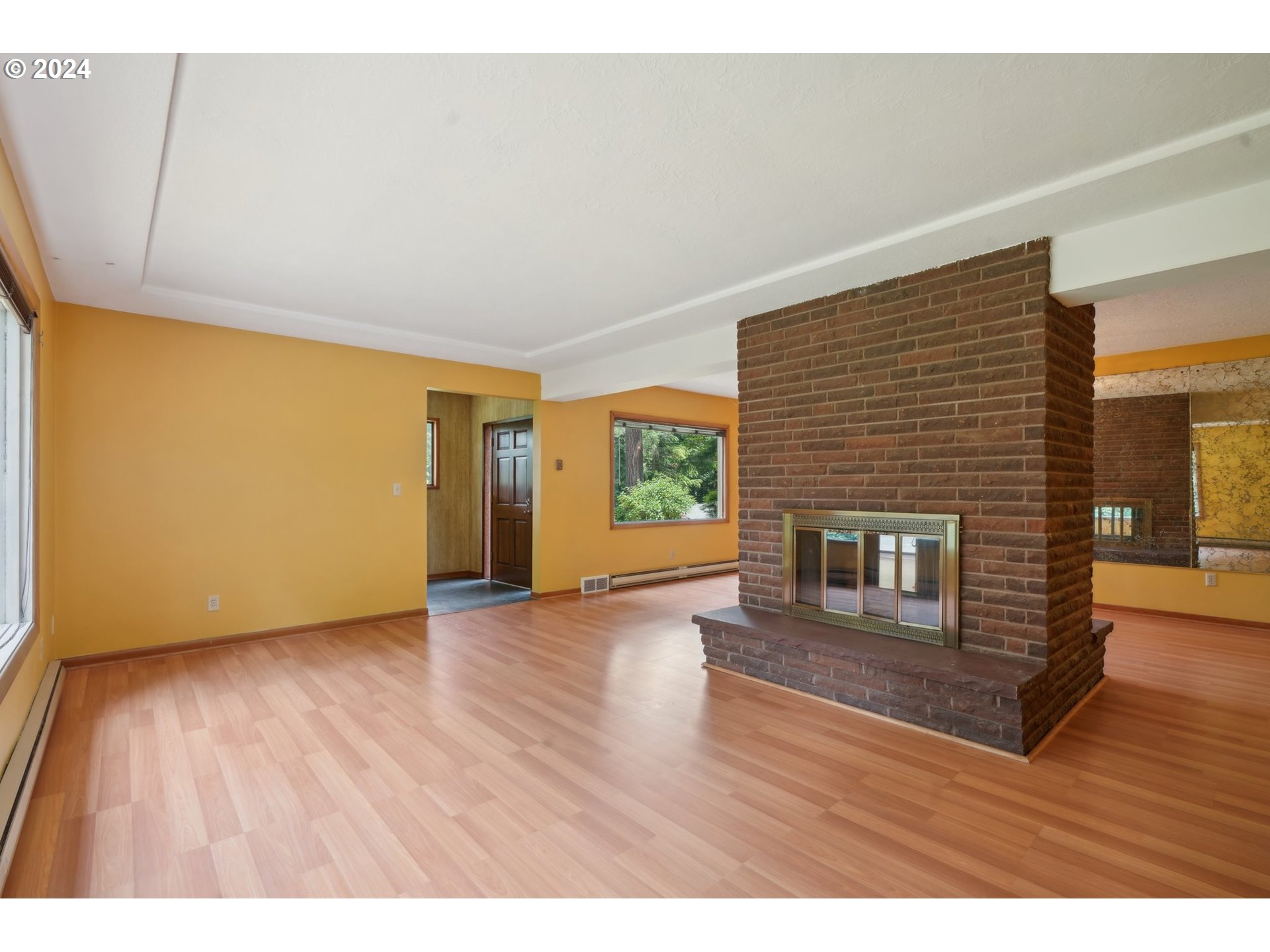 4404 Southwest Primrose Street Portland, OR 97219 - Photo 4 of 35 Gallery Image 4