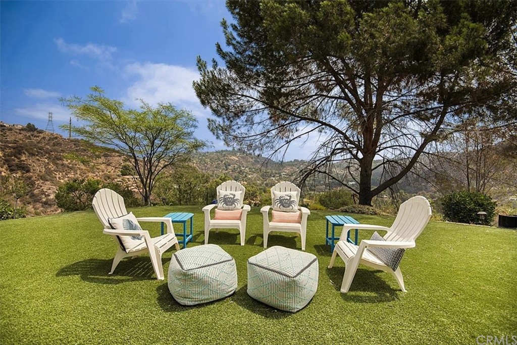 1400 Belleau Road Glendale, CA 91206 - Photo 2 of 28