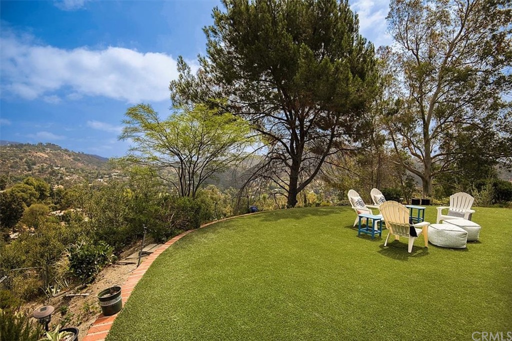 1400 Belleau Road Glendale, CA 91206 - Photo 3 of 28