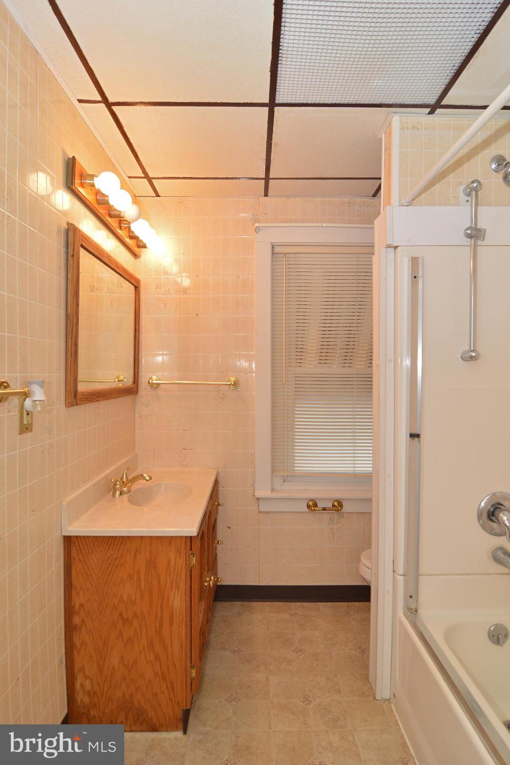 427 Sunset Road Reading, PA 19611 - Photo 17 of 34