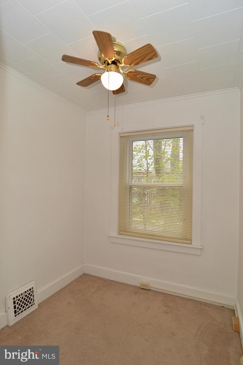 427 Sunset Road Reading, PA 19611 - Photo 21 of 34