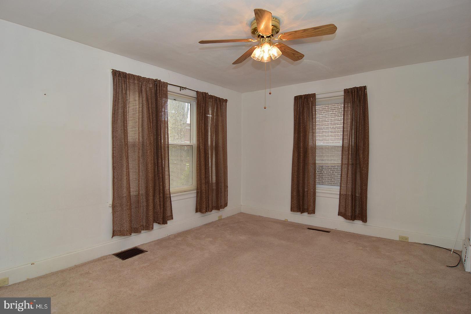 427 Sunset Road Reading, PA 19611 - Photo 7 of 34