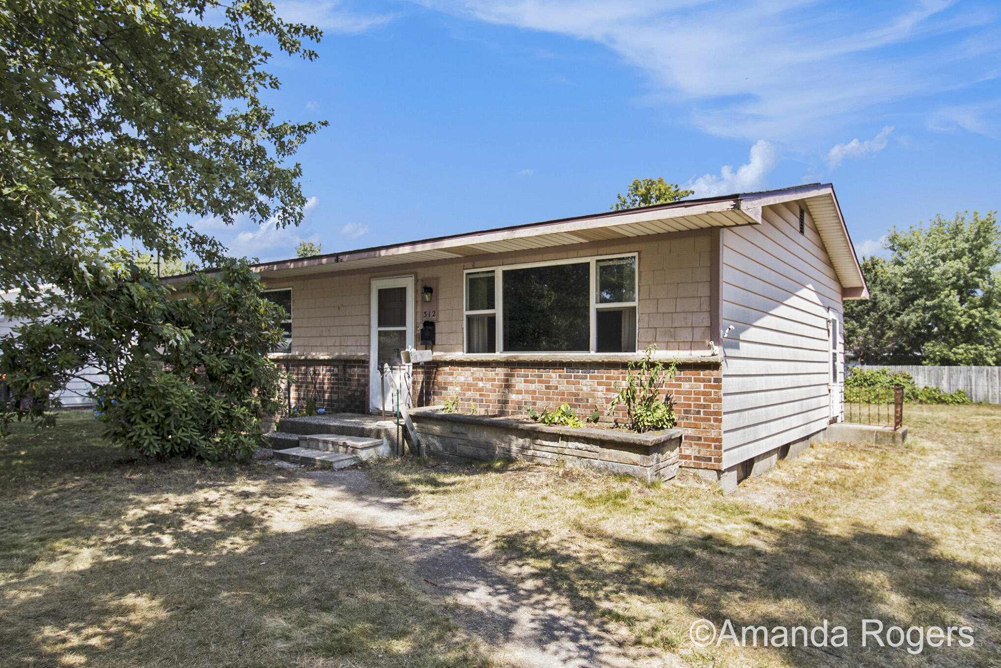 312 Blake Street Sparta, MI 49345 - Photo 3 of 17 IMG_1383