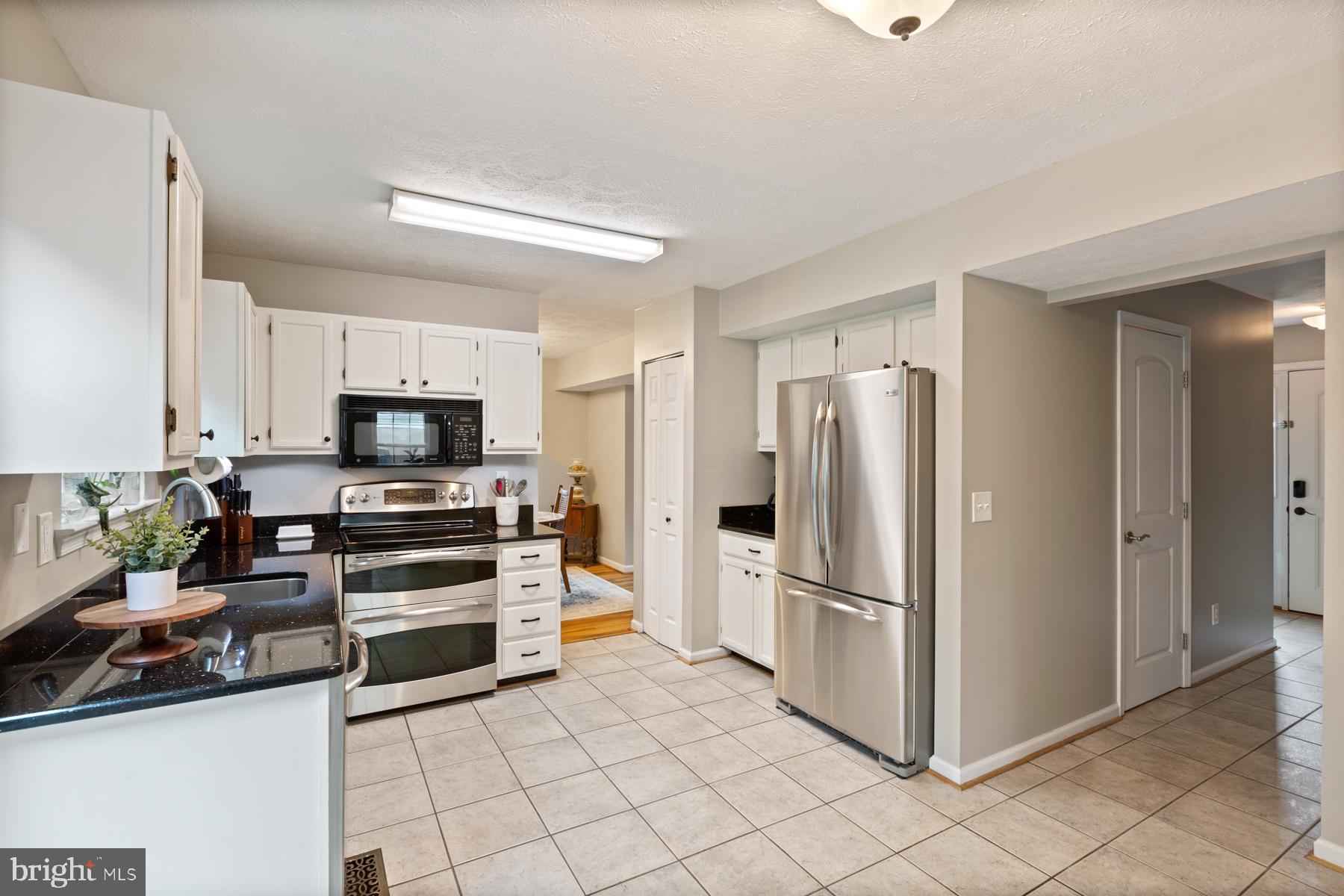 7804 Rippleview Lane Pasadena, MD 21122 - Photo 11 of 29 Kitchen