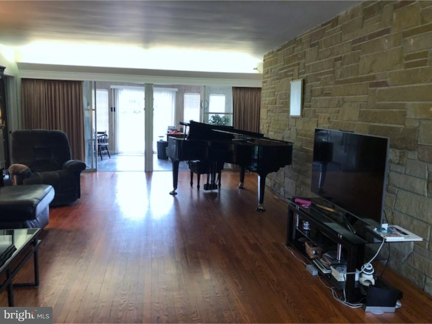 12 Back Creek Road Woolwich Township, NJ 08085 - Photo 6 of 14 Living Room