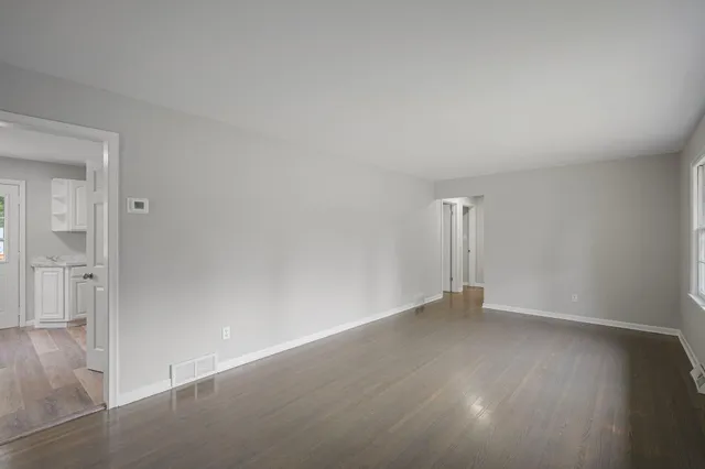 $325,000 | 539 7th Avenue East, Shakopee, MN 55379