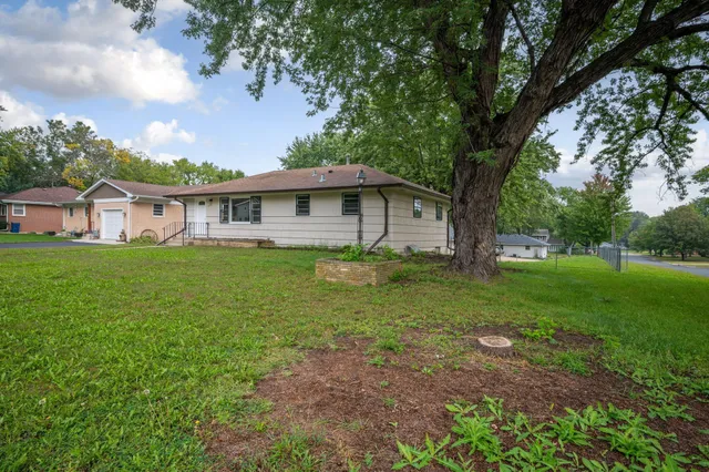 $325,000 | 539 7th Avenue East, Shakopee, MN 55379