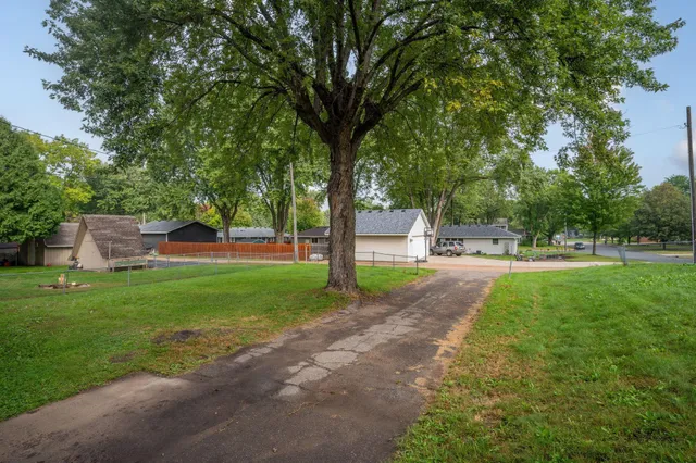 $325,000 | 539 7th Avenue East, Shakopee, MN 55379