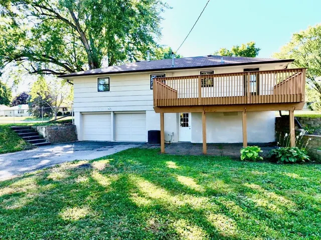 $325,000 | 539 7th Avenue East, Shakopee, MN 55379