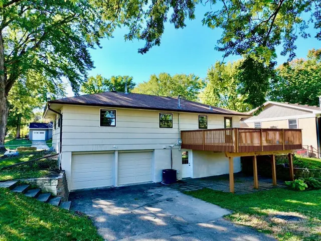 $325,000 | 539 7th Avenue East, Shakopee, MN 55379