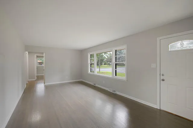 $325,000 | 539 7th Avenue East, Shakopee, MN 55379