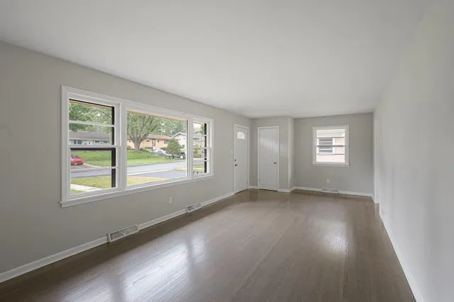 $325,000 | 539 7th Avenue East, Shakopee, MN 55379