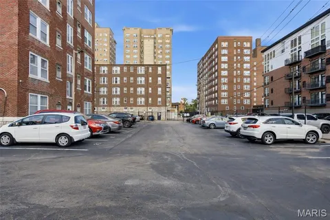 $113,900 | 5330 Pershing Avenue, Unit 805, St. Louis, MO 63112