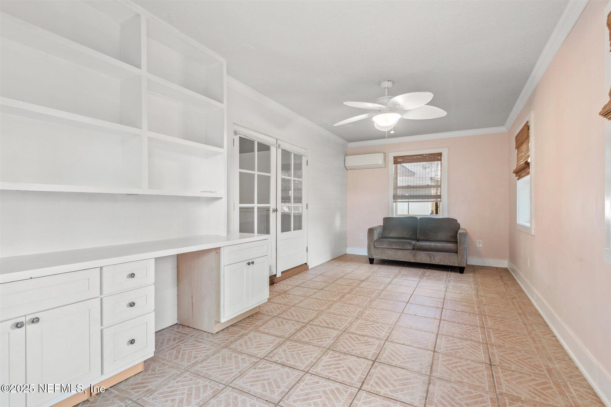 113 Mohegan Road St. Augustine, FL 32086 - Photo 34 of 56 a living room with furniture and a window