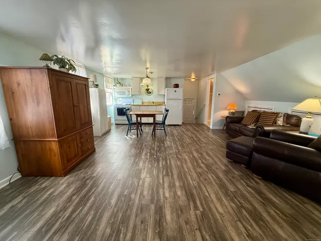 $1,500 | 176 Pocono Road, Unit 2, Brookfield, CT 06804