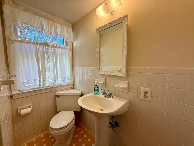 $1,500 | 176 Pocono Road, Unit 2, Brookfield, CT 06804