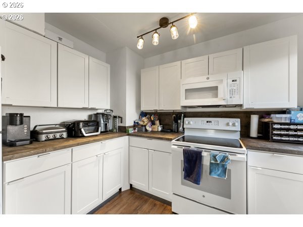 2684 12th Street Southeast Salem, OR 97302 - Photo 13 of 33