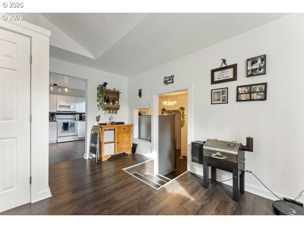 2684 12th Street Southeast Salem, OR 97302 - Photo 10 of 33