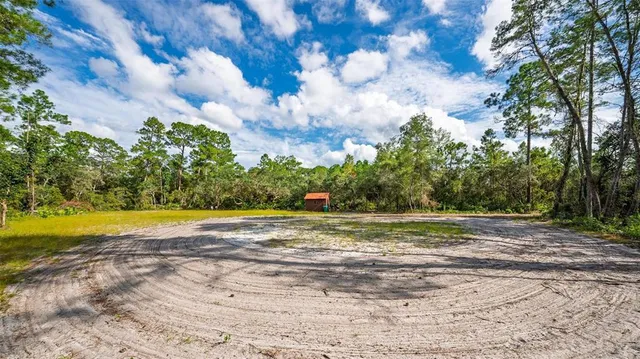 a view of a yard with a house