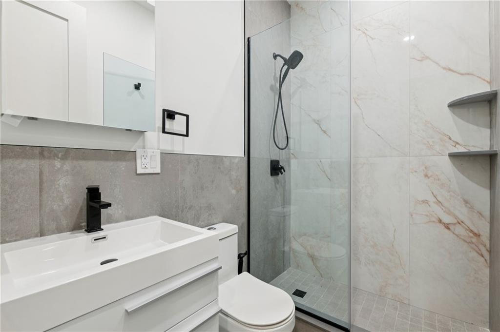 220 Schaefer Street, Unit 2F Brooklyn, NY 11207 - Photo 5 of 8