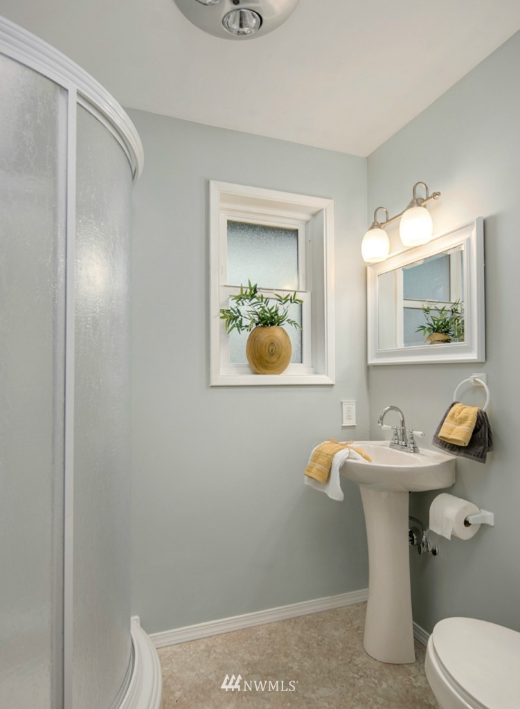 2116 Edmonds Avenue Northeast Renton, WA 98056 - Photo 11 of 17
