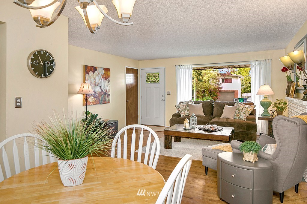2116 Edmonds Avenue Northeast Renton, WA 98056 - Photo 6 of 17