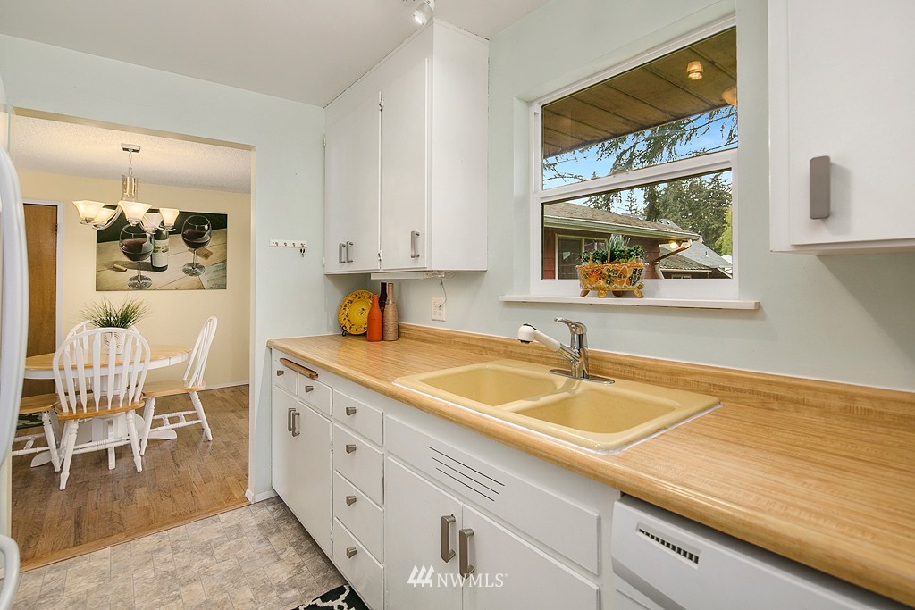 2116 Edmonds Avenue Northeast Renton, WA 98056 - Photo 8 of 17
