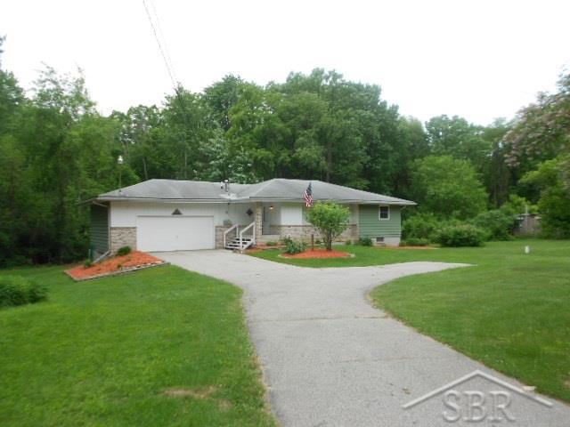 9435 Midland Road Freeland, MI 48623 - Photo 2 of 21