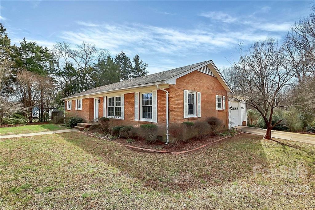 8600 Sunflower Road Charlotte, NC 28227 - Photo 5 of 29 Gallery Image 5