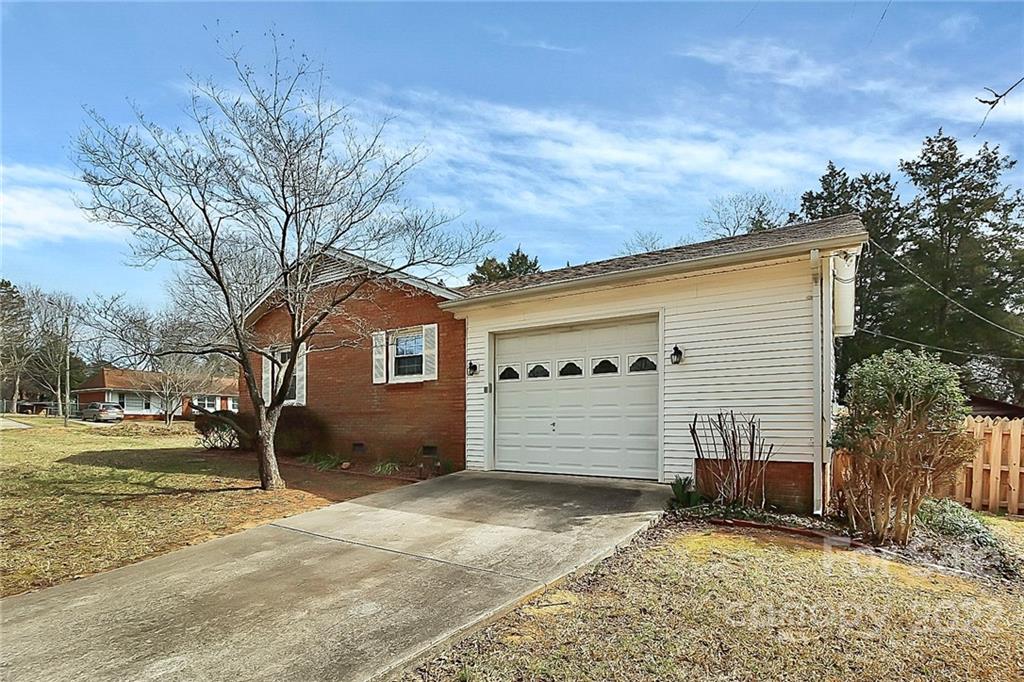 8600 Sunflower Road Charlotte, NC 28227 - Photo 6 of 29 Gallery Image 6