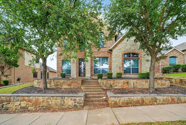 $410,000 | 424 Castle Street, DeSoto, TX 75115