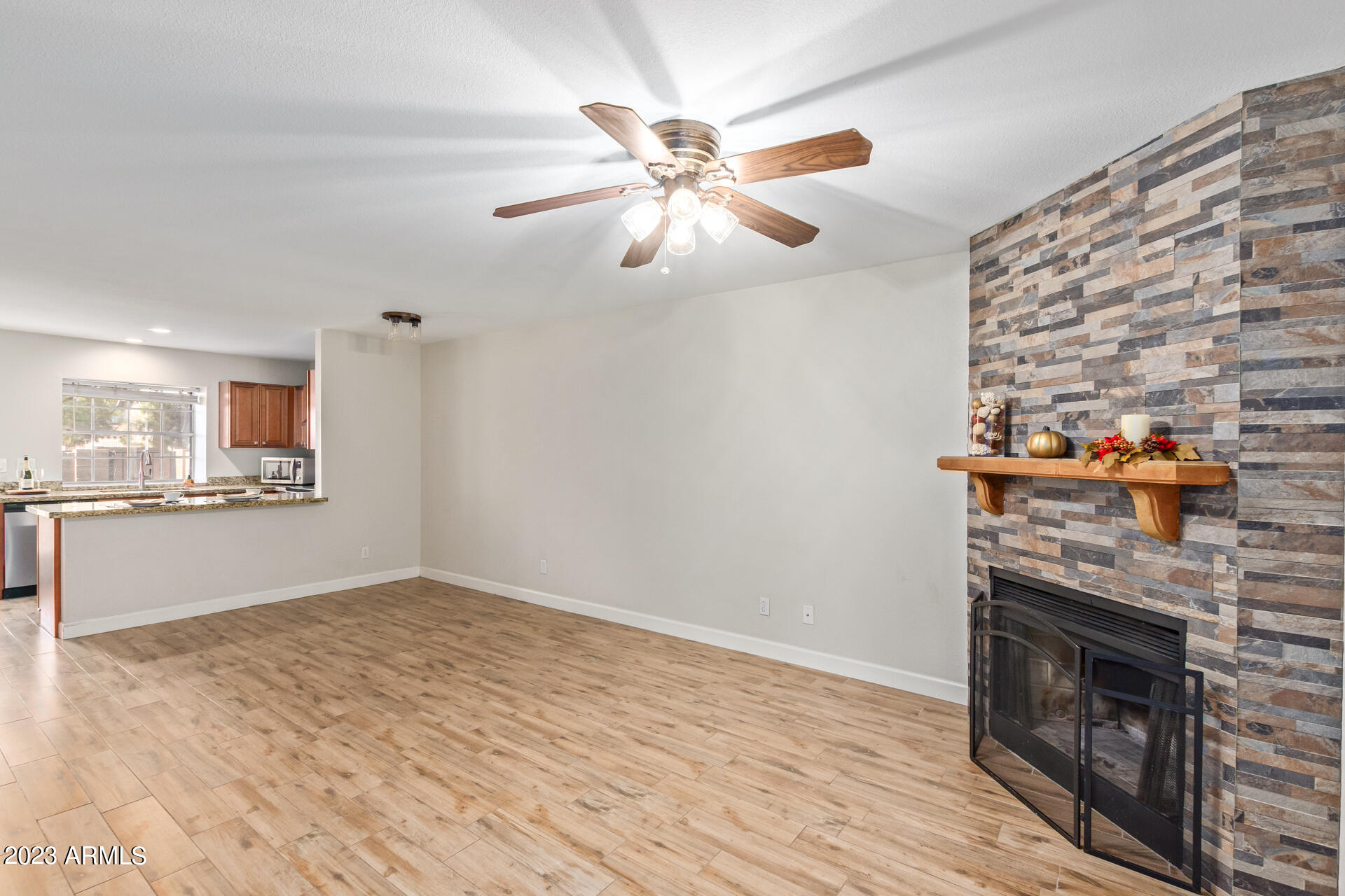 8111 West Wacker Road, Unit 89 Peoria, AZ 85381 - Photo 1 of 26 Great Room