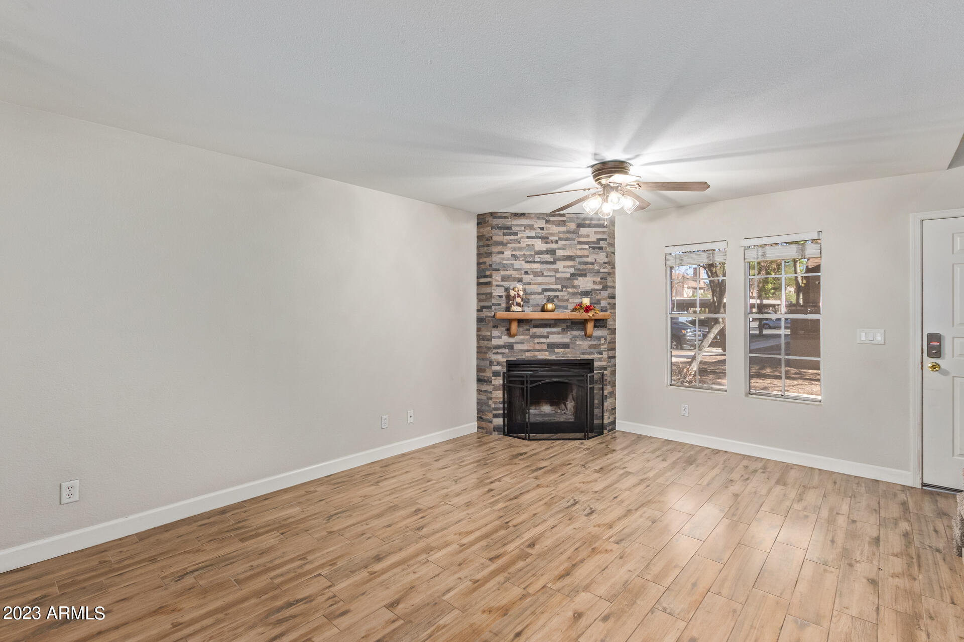 8111 West Wacker Road, Unit 89 Peoria, AZ 85381 - Photo 3 of 26 Fireplace
