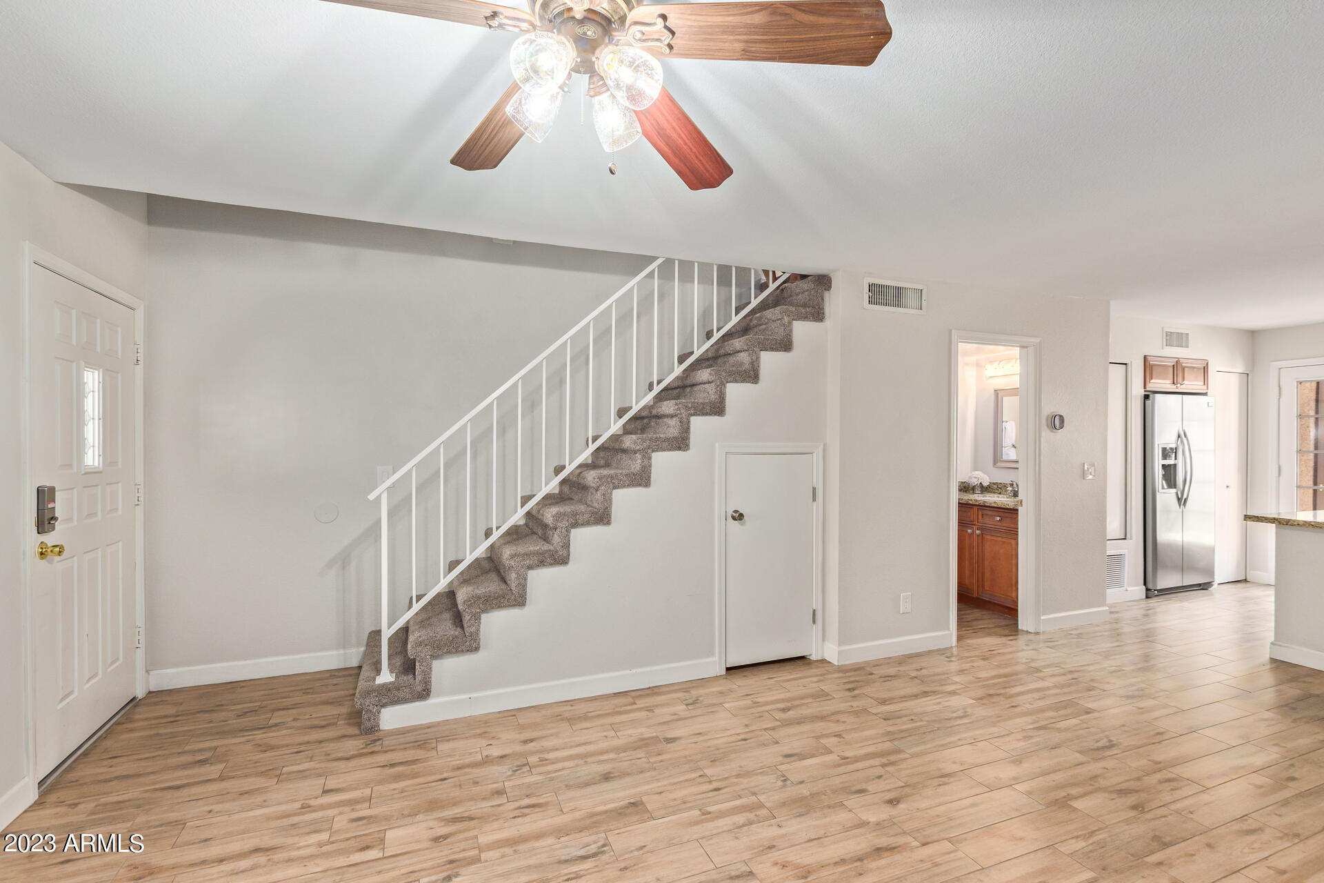 8111 West Wacker Road, Unit 89 Peoria, AZ 85381 - Photo 4 of 26 Stairs