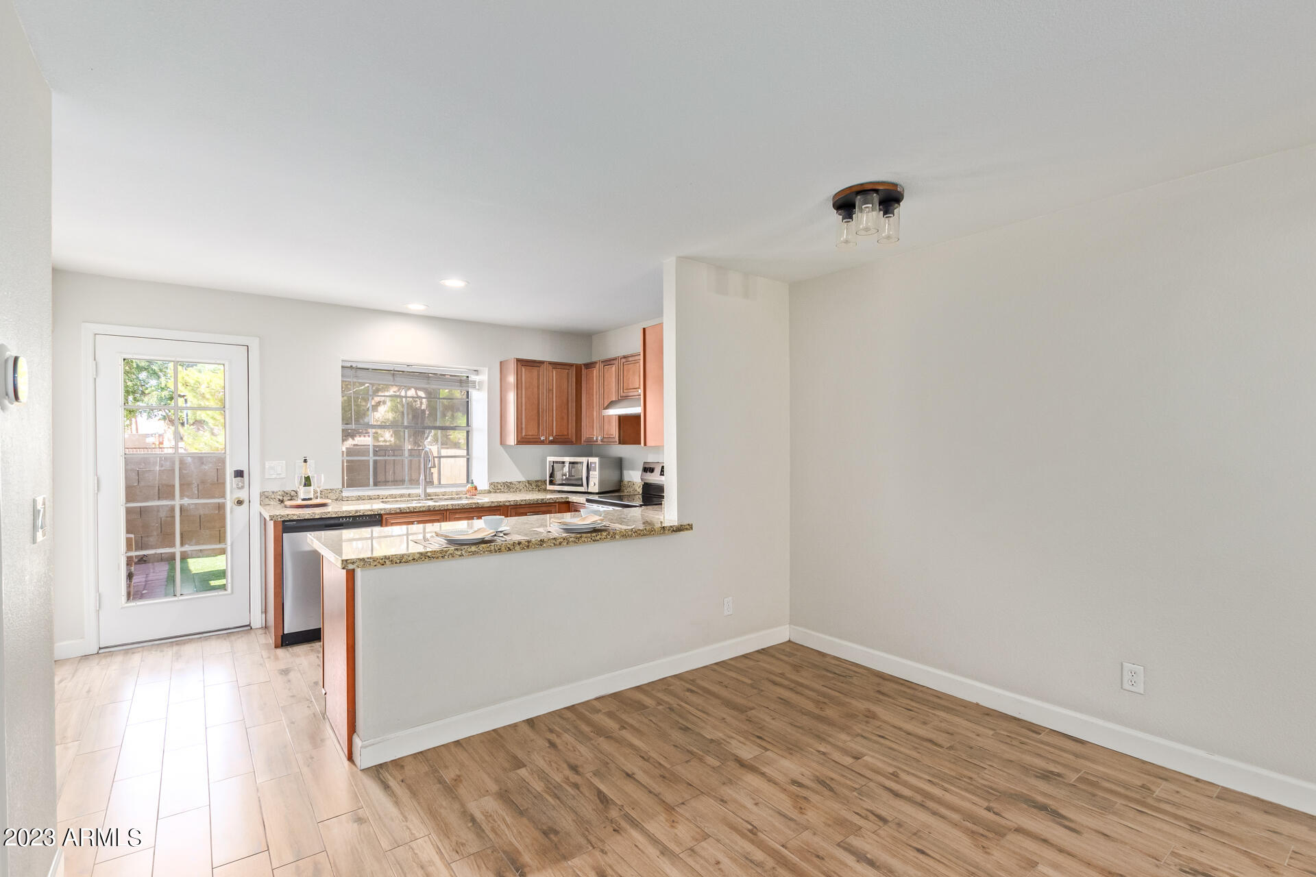 8111 West Wacker Road, Unit 89 Peoria, AZ 85381 - Photo 5 of 26 Dining area 2