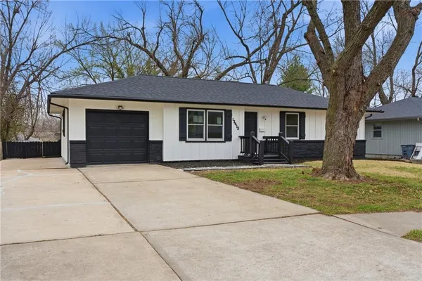 $300,000 | 13413 Lowell Avenue, Grandview, MO 64030