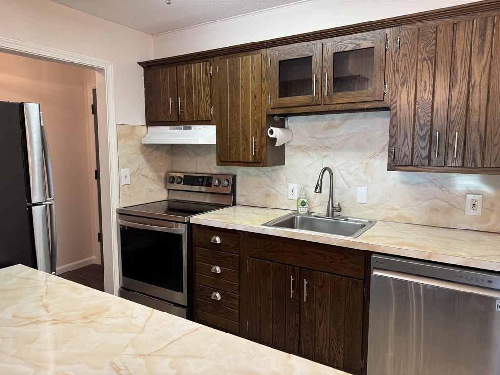 324 Russell Road, Unit 109 Westfield, MA 01085 - Photo 5 of 18