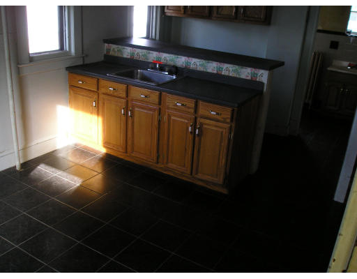36 Home Street Springfield, MA 01104 - Photo 4 of 8