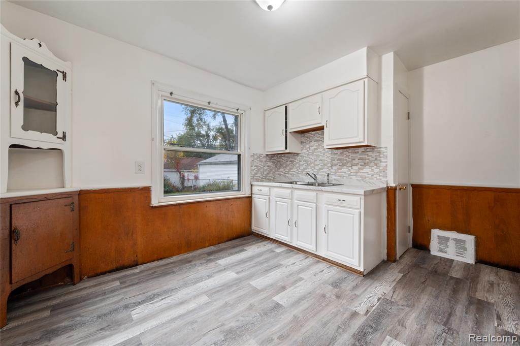 18431 Edinborough Road Detroit, MI 48219 - Photo 8 of 16 Gallery Image 8