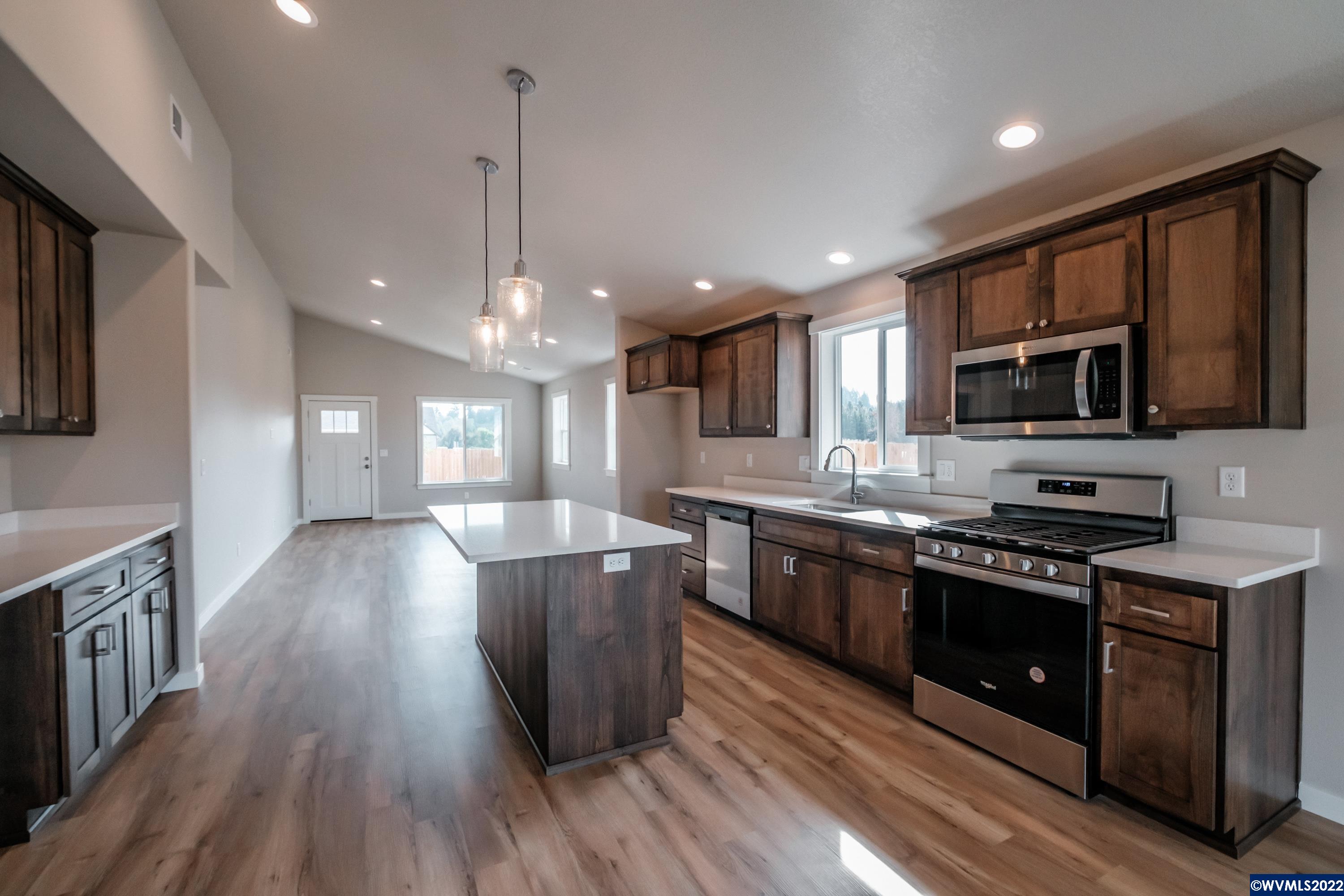 1655 Southwest Ellis Street Dallas, OR 97338 - Photo 11 of 42 Gallery Image 11