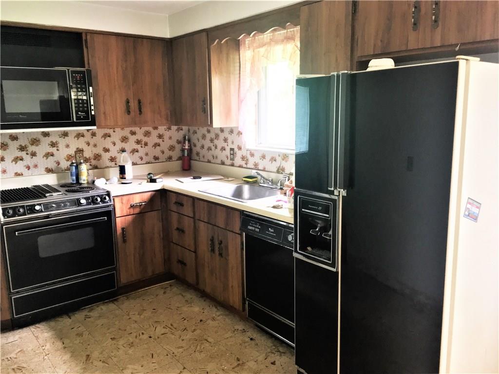 868 Monaca Road Monaca, PA 15061 - Photo 3 of 15 Kitchen