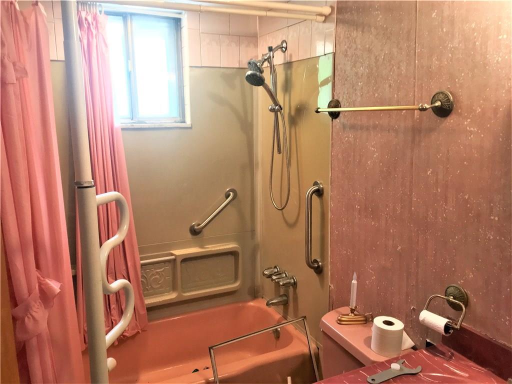 868 Monaca Road Monaca, PA 15061 - Photo 5 of 15 Full Bath (main)