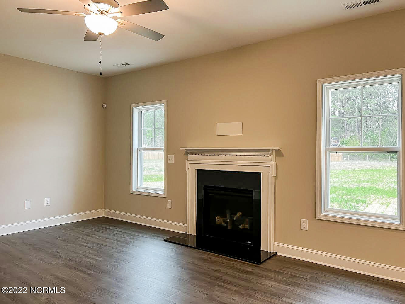 765 Carolina Road Aberdeen, NC 28315 - Photo 6 of 14 Living Room