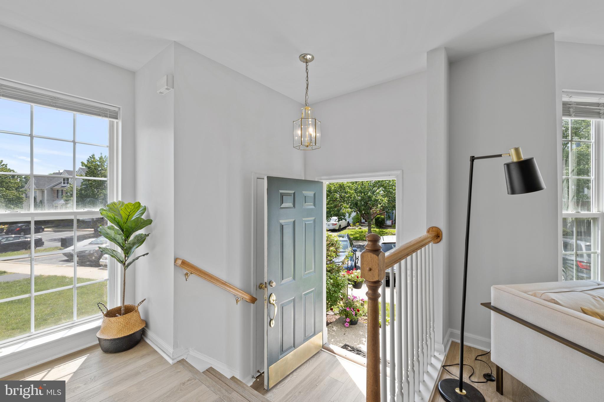 637 Howards Loop Annapolis, MD 21401 - Photo 4 of 38 Open Bright Foyer