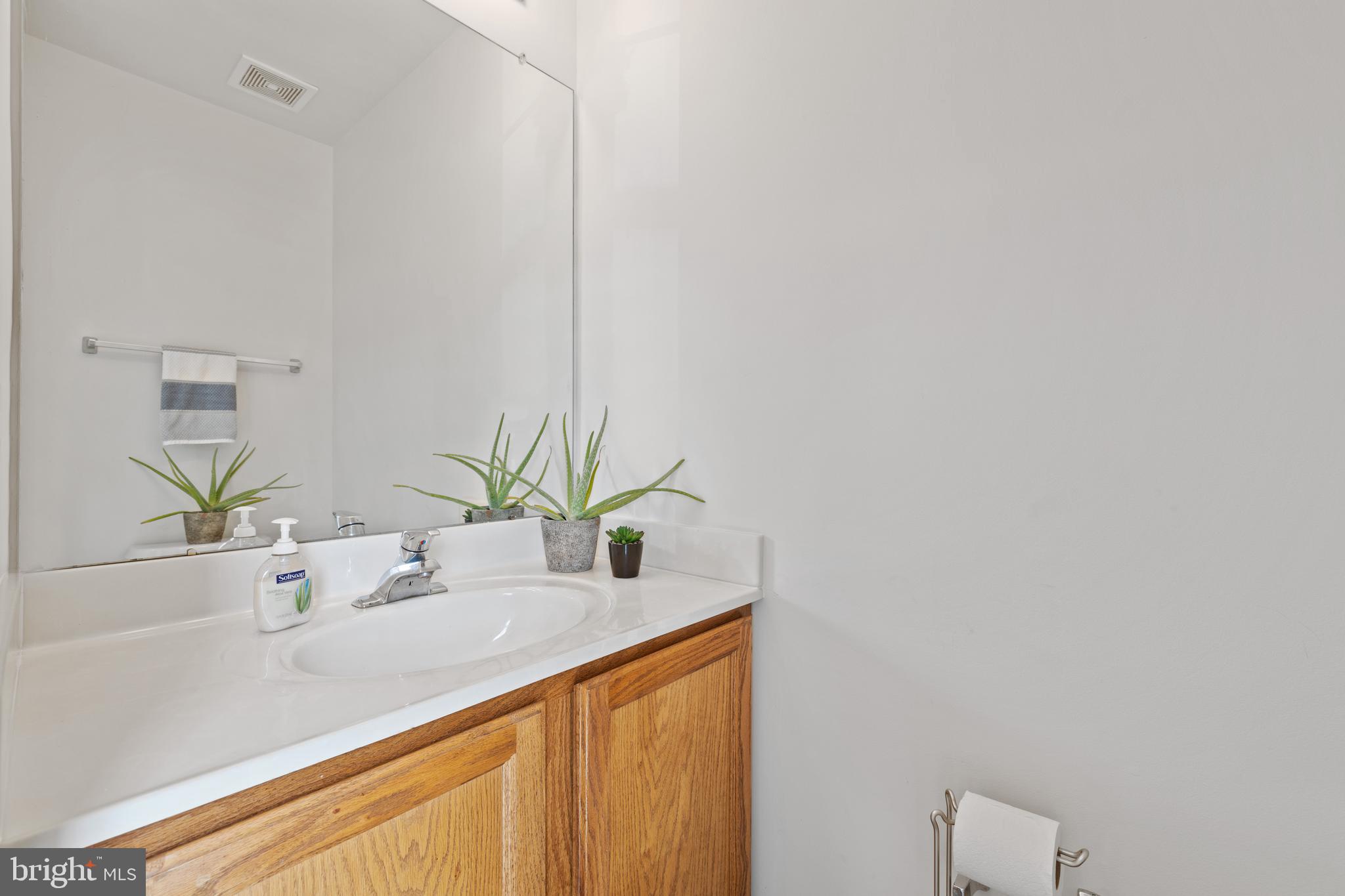 637 Howards Loop Annapolis, MD 21401 - Photo 8 of 38 Powder Room