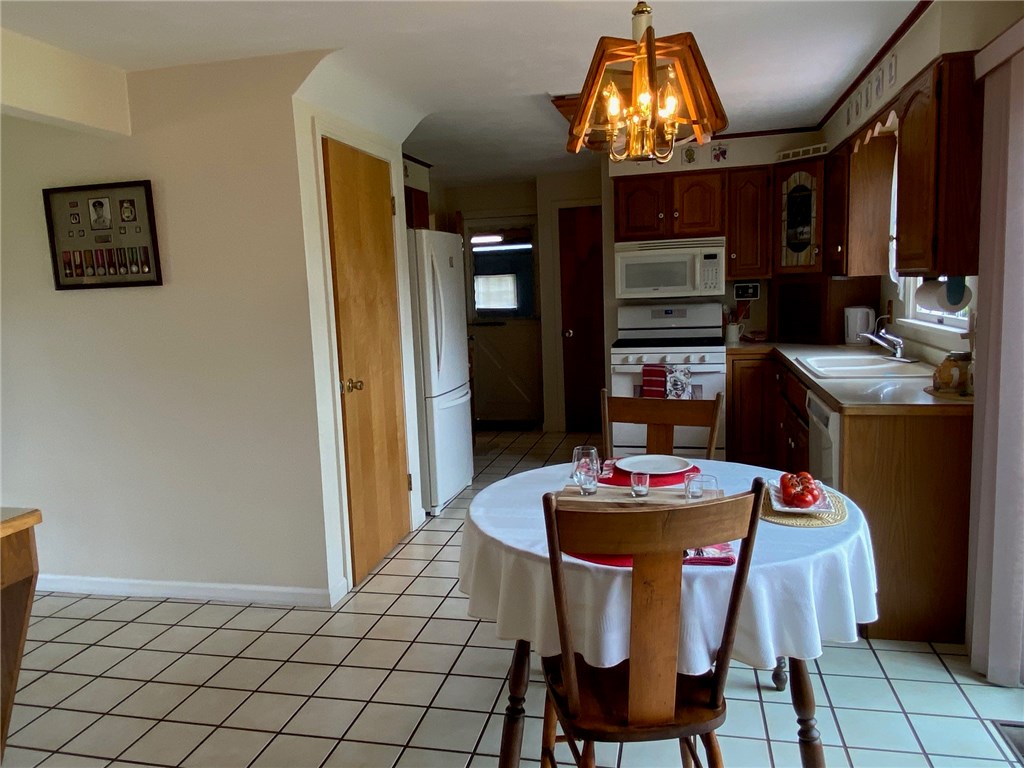 14 Sandhurst Drive Irondequoit, NY 14617 - Photo 11 of 44