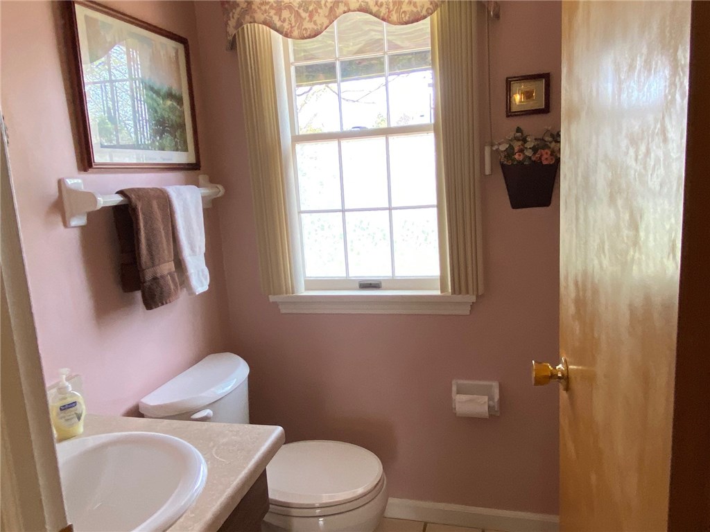 14 Sandhurst Drive Irondequoit, NY 14617 - Photo 13 of 44