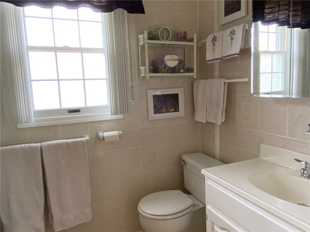 14 Sandhurst Drive Irondequoit, NY 14617 - Photo 23 of 44